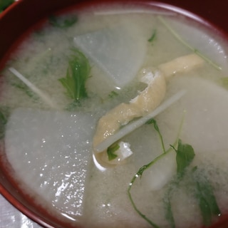 水菜と油揚げと大根の味噌汁